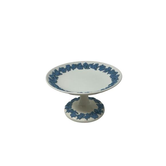 Wedgwood Of Etruria & Barlaston Blue Embossed Compote White Pedestal - Picture 1 of 12